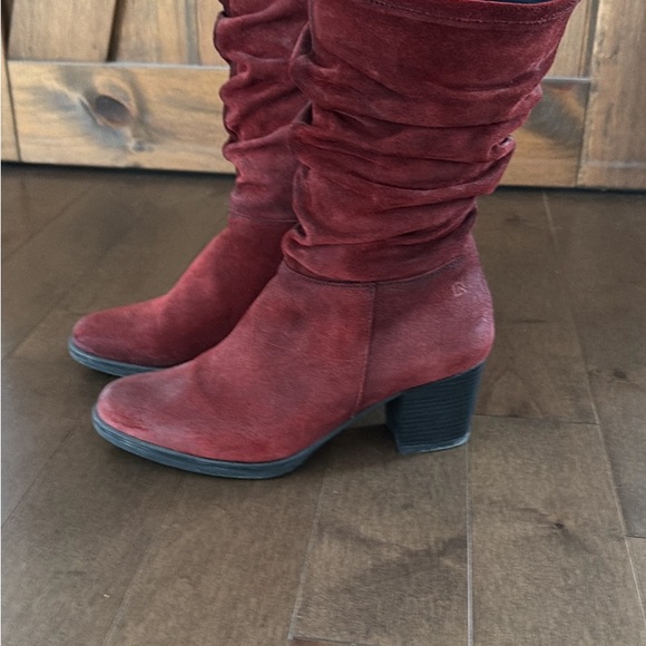 Elegant Burgundy Heeled Boots - Picture 2 of 2
